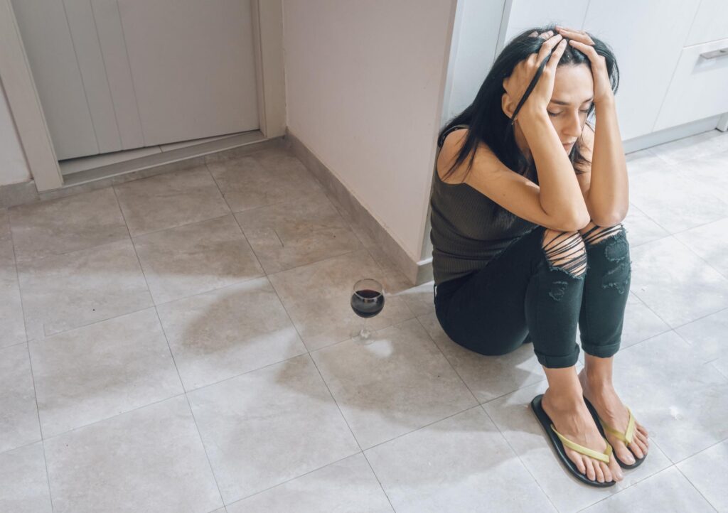 I’m Drinking Alone: Do I Need Help? Understanding the Risks of Solitary Drinking